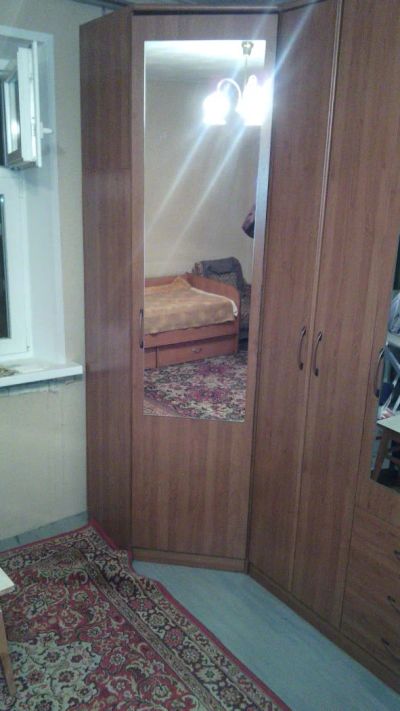 Лот: 4731036. Фото: 1. шкаф угловой с зеркалом. Шкафы, шкафы-купе