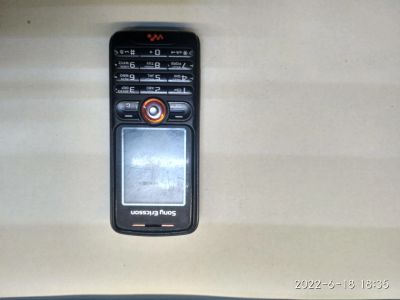 Лот: 19217305. Фото: 1. Телефон Sony Ericsson W200i. Кнопочные мобильные телефоны