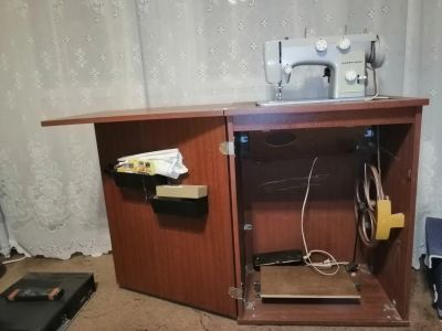 Лот: 15269698. Фото: 1. Машинка швейная ножная Чайка 142М. Швейная, вязальная