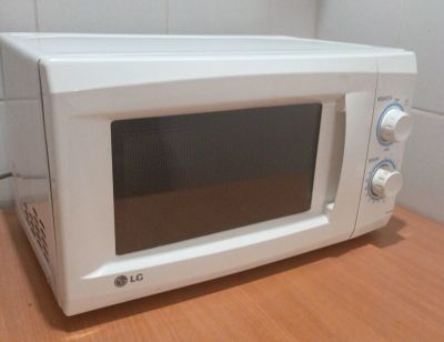 Лот: 23307090. Фото: 1. Микроволновка LG. Микроволновки, мини-печи