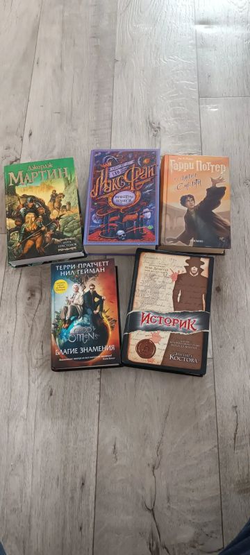 Лот: 25057118. Фото: 1. Стопка книг. Художественная