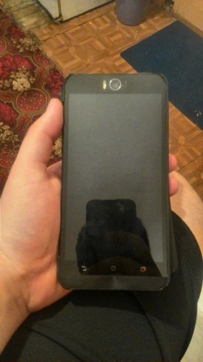 Лот: 7504711. Фото: 1. Asus Zenfone Selfie 16gb. Смартфоны