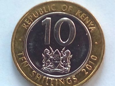 Лот: 18770660. Фото: 1. Монета Кении 10 шиллингов, 2010. Африка