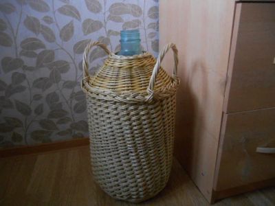 Лот: 4909509. Фото: 1. Оплетенная бутыль. Плетение из лозы, лыка, бересты