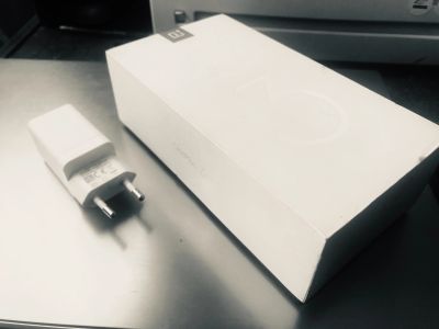 Лот: 12446441. Фото: 1. Коробка и зарядное OnePlus 3. Зарядные устройства, блоки питания, адаптеры сетевые для смартфонов