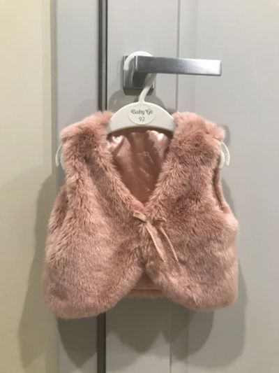 Лот: 17685205. Фото: 1. Жилет H&M, размер 92. Свитера, худи, толстовки