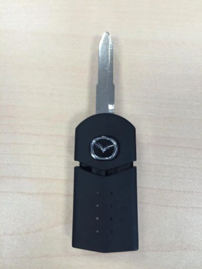 Лот: 7727814. Фото: 1. Ключ заготовка выкидной Mazda... Другое (оснащение, оборудование, аксессуары)