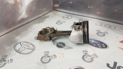 Лот: 23590681. Фото: 1. Поршень с шатуном Toyota Mark... Двигатель и элементы двигателя
