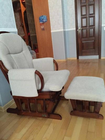 Лот: 4856968. Фото: 1. Кресло-качалка с подножкой качалкой... Кресла, пуфы