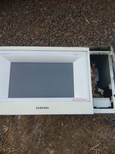Лот: 14983021. Фото: 1. Микроволновая печь Samsung G 643... Микроволновки, мини-печи