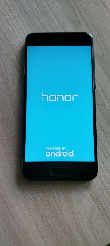 Лот: 20555147. Фото: 1. Смартфон Honor 9. Смартфоны