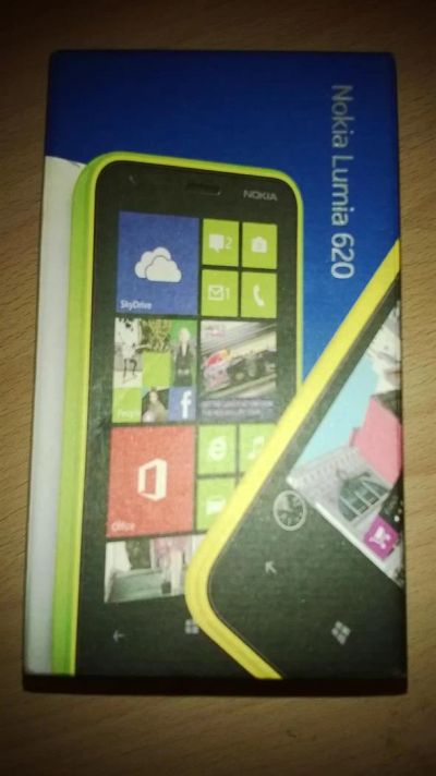 Лот: 3679716. Фото: 1. Продам Nokia Lumia 620 желтый. Смартфоны