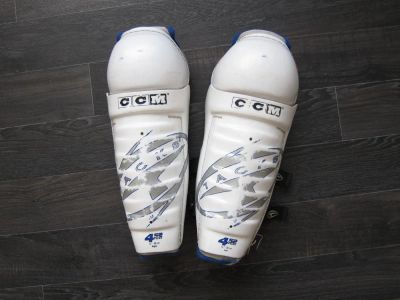 Лот: 6303908. Фото: 1. Щитки для ног детские CCM 452... Защита тела