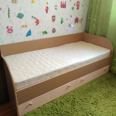 Лот: 9431469. Фото: 1. Кровать с ящиками подростковая... Кровати