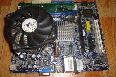 Лот: 2703275. Фото: 1. Foxconn P4M8907SA-RS2H+2.66 GHz... Материнские платы