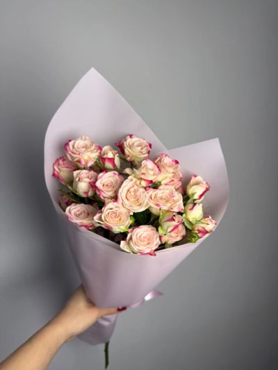 Лот: 25787901. Фото: 1. 2. Букет-комплимент из белых кустовых... Свежие цветы