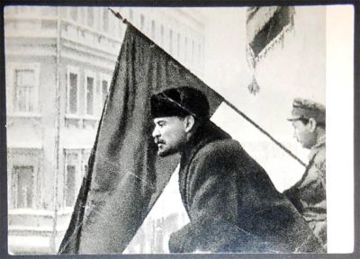 Лот: 6826619. Фото: 1. Открытка Ленин выступает с балкона... Открытки, конверты