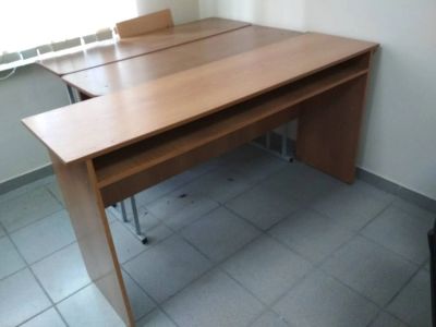 Лот: 10572029. Фото: 1. Стол письменный. Компьютерные и письменные столы