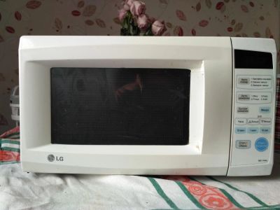 Лот: 8812119. Фото: 1. Микроволновка LG MS-1744U. Микроволновки, мини-печи