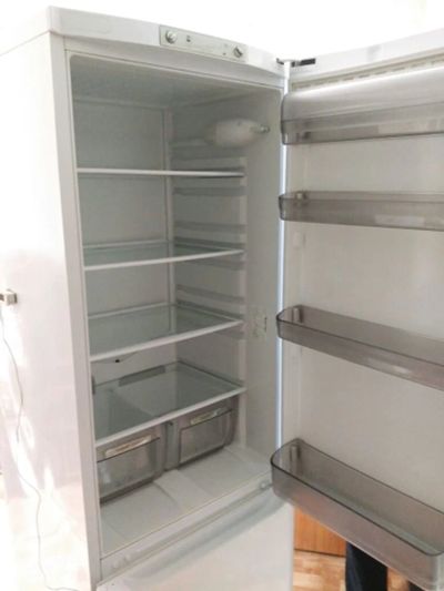Лот: 10100719. Фото: 1. холодильник Ariston двухкамерный. Холодильники, морозильные камеры