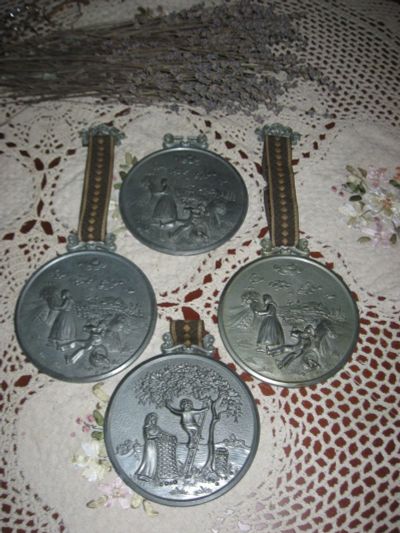 Лот: 16817970. Фото: 1. Винтажные плакетки-медальоны настенные... Произведения