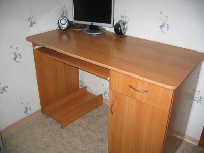 Лот: 8715885. Фото: 1. Компьютерный ,письменный стол. Компьютерные и письменные столы