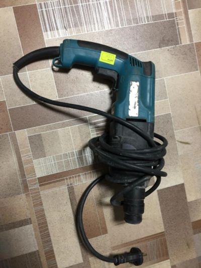 Лот: 10990423. Фото: 1. Перфоратор Makita HR2450 (3516... Электроинструмент
