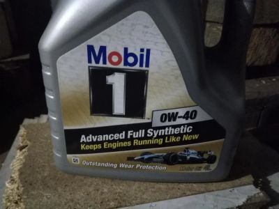 Лот: 8716664. Фото: 1. Масло моторное Mobil1 0W40 осталось... Масла, жидкости