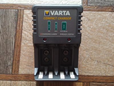 Лот: 21579058. Фото: 1. Зарядное устройство Varta. Зарядные устройства, блоки питания для бытовой техники