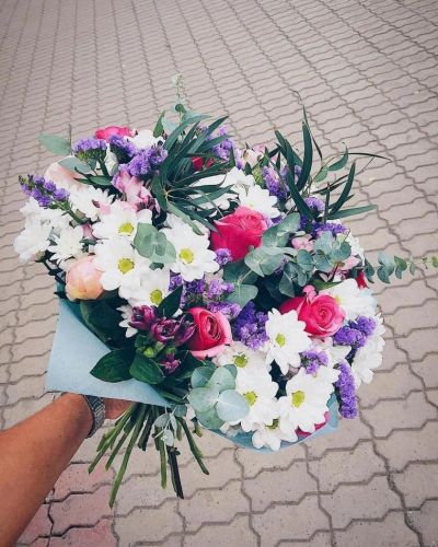 Лот: 9904428. Фото: 1. Сборный буке с пионами. Свежие цветы