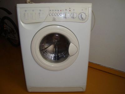 Лот: 7088021. Фото: 1. Стиральная машина Индезит W105TX... Стиральные машины