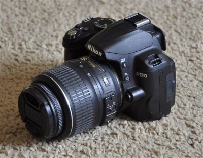 Лот: 1822485. Фото: 1. Nikon D3000 kit 18-55mm f/3.5-5... Цифровые зеркальные