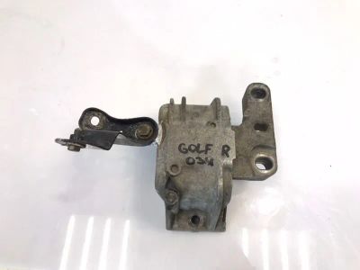 Лот: 21705391. Фото: 1. подушка двигателя Volkswagen Golf... Двигатель и элементы двигателя