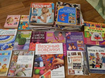 Лот: 10837575. Фото: 1. Большая стопка книг, журналов... Рукоделие