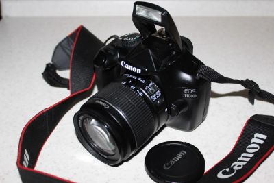 Лот: 4946512. Фото: 1. Зеркальный фотоаппарат Canon EOS... Цифровые зеркальные
