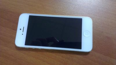 Лот: 3223914. Фото: 1. Продам iPhone 5 32gb белый в идеале... Смартфоны