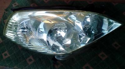 Лот: 14545216. Фото: 1. Фара на Nissan Wingroad II, 2002-2005г... Оптика и освещение
