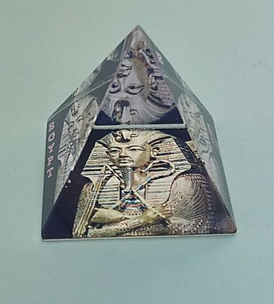 Лот: 20536839. Фото: 1. Сувенир пирамида. Фигурки, статуэтки