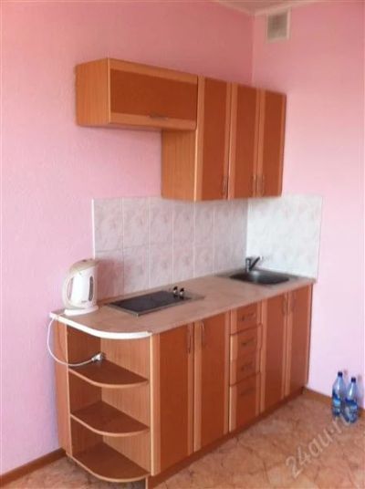 Лот: 2579675. Фото: 1. Кухня с варочной панелью и раковиной... Кухонные гарнитуры