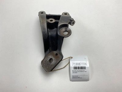 Лот: 21113400. Фото: 1. Кронштейн опоры двигателя Toyota... Двигатель и элементы двигателя