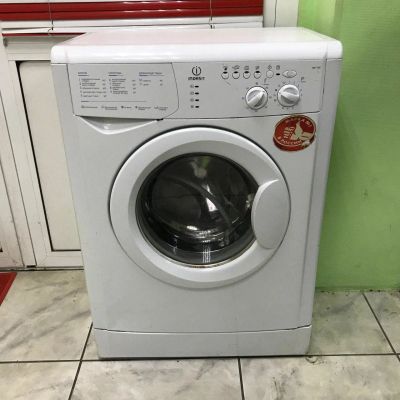 Лот: 15013364. Фото: 1. Стиральная машина Indesit WISL... Стиральные машины