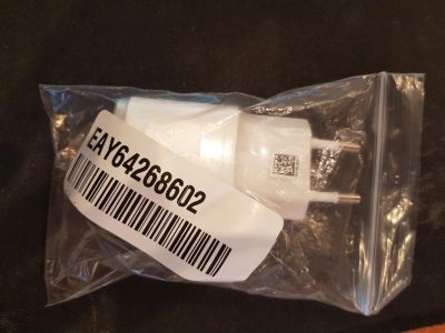 Лот: 25588264. Фото: 1. USB зарядное устройство LG MCS-04ER3... Зарядные устройства, блоки питания, адаптеры сетевые для смартфонов