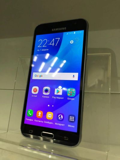 Лот: 15772667. Фото: 1. Смартфон Samsung Galaxy J3 (2016... Смартфоны