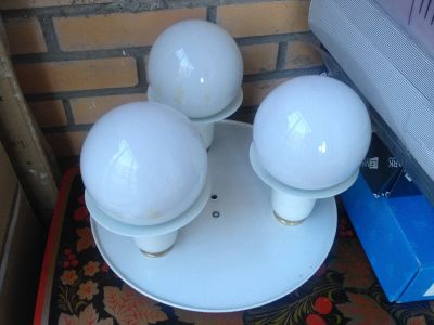 Лот: 11676514. Фото: 1. Люстра с 3 круглыми плафонами... Другое освещение
