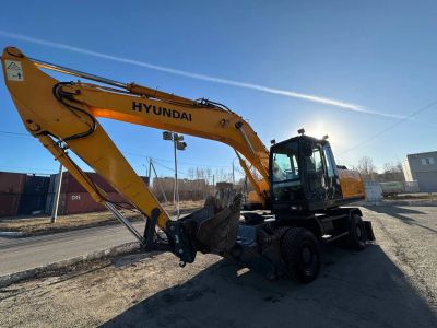 Лот: 25578710. Фото: 1. Аренда колесного экскаватора Hyundai... Аренда спецтехники