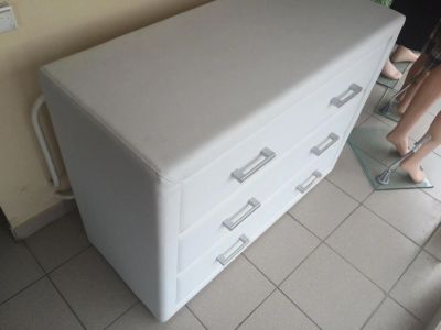 Лот: 7781627. Фото: 1. продам комод мягкий кож. зам... Комоды