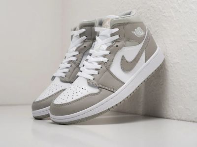 Лот: 24978386. Фото: 1. Кроссовки Nike Air Jordan 1 Mid. Кеды, кроссовки, слипоны