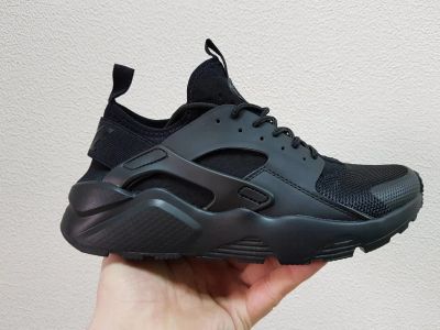 Лот: 10530034. Фото: 1. Кроссовки Nike Air Huarache Run... Кеды, кроссовки, слипоны
