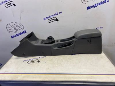 Лот: 21715040. Фото: 1. Консоль между сидений Toyota Avensis... Двигатель и элементы двигателя