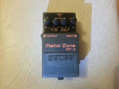 Лот: 6195889. Фото: 1. BOSS MT-2 Metal Zone (гитарная... Гитарные эффекты и комбоусилители
